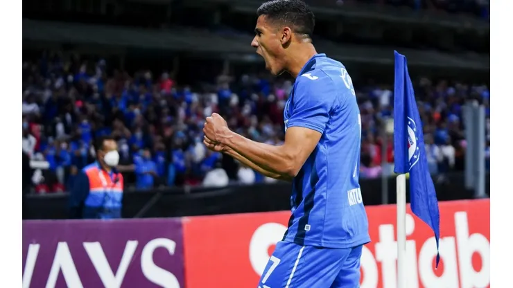 Uriel Antuna marca el primero de Cruz Azul
