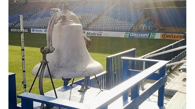 La campana retumbó el Estadio Olímpico de Montreal