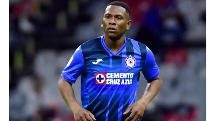Bryan Angulo ha sido muy criticado por la afición de Cruz Azul.