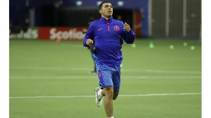 Erik Lira en la cancha del Montreal.