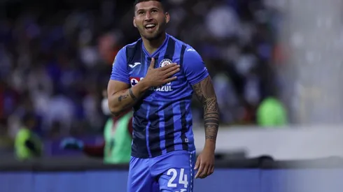 Escobar renovó con Cruz Azul hasta 2025.