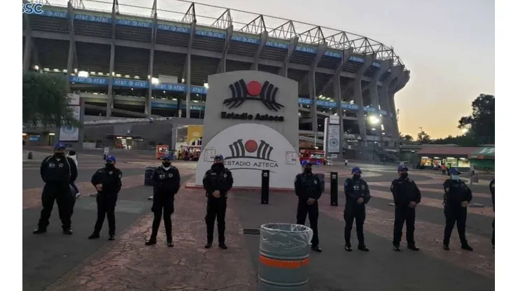 Las Seguridad a fuera del Azteca previo al partido.
