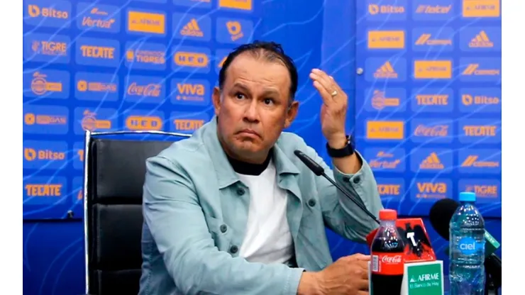 Juan Reynoso en conferencia de prensa tras partido de Cruz Azul vs. Tigres.
