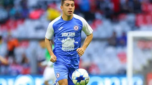 Lira calentando en el Azteca.