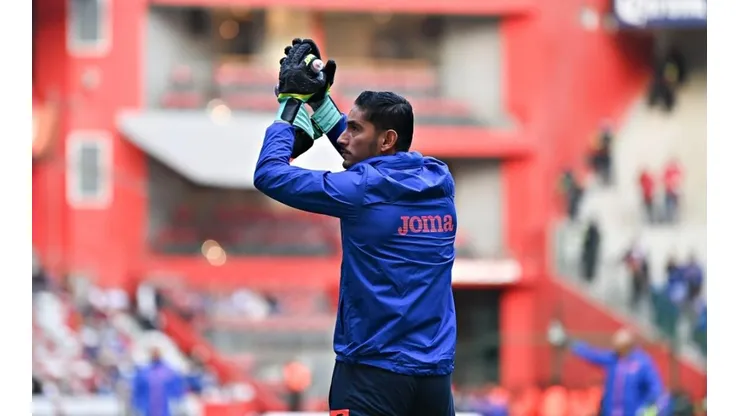 Jesús Corona estará ausente esta noche con Cruz Azul