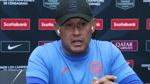 Juan Reynoso en conferencia de prensa previo a la Concachampions.