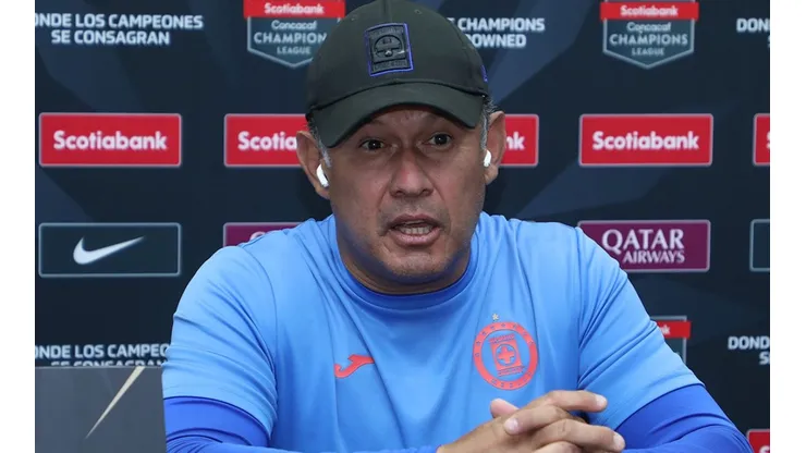 Juan Reynoso en conferencia de prensa previo a la Concachampions.