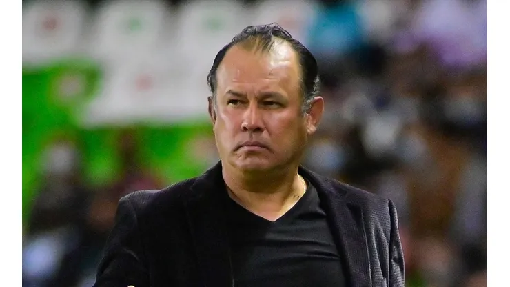 Reynoso seguirá en Cruz Azul.