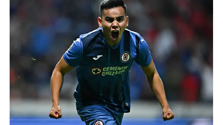 Rodríguez marca el segundo gol para Cruz Azul.