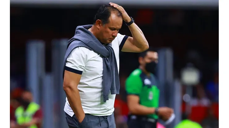 Juan Reynoso buscará levantar a Cruz Azul en la recta final del Clausura 2022.
