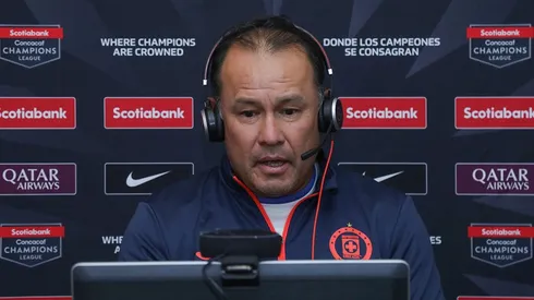 DT de Cruz Azul Juan Reynoso en conferencia de prensa.