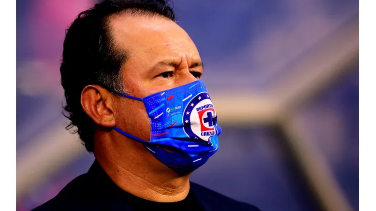Juan Reynoso se mantiene como director récnico de Cruz Azul.