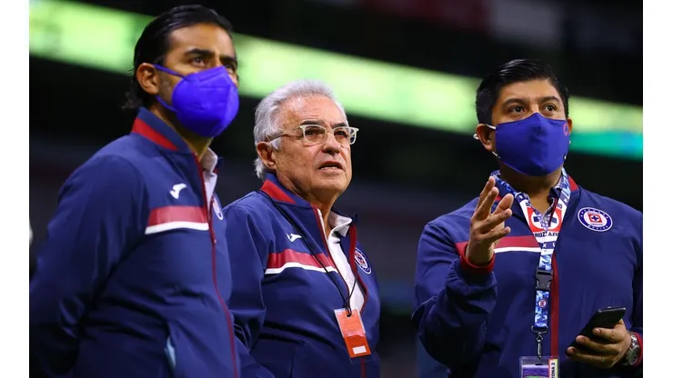 Dávila y su cuerpo técnico.