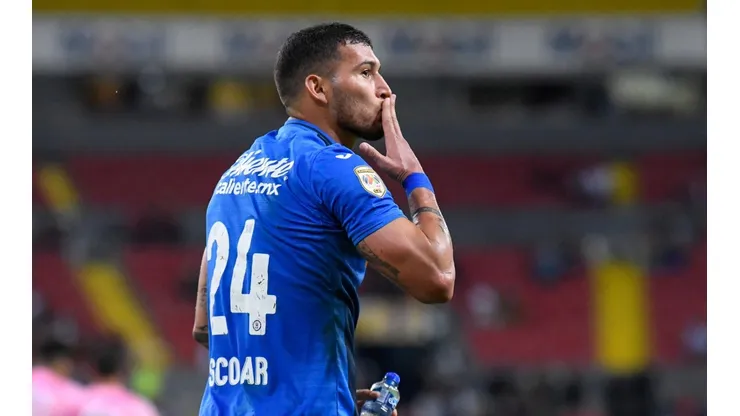 ¿Corre riesgo la renovación de Juan Escobar con Cruz Azul?