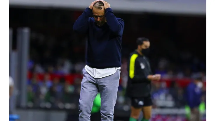 Reynoso incrédulo de lo que pasaba en los últimos minutos.