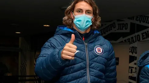 Santiago Giménez apenas pudo jugar 34 minutos con Cruz Azul.