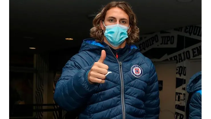 Santiago Giménez apenas pudo jugar 34 minutos con Cruz Azul.