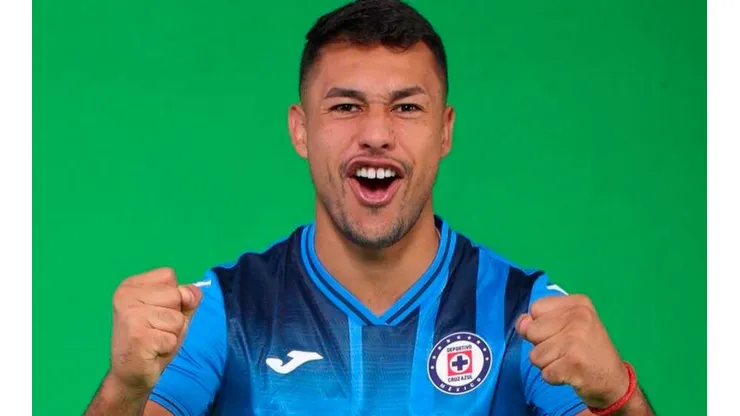 Iván Morales aún no ha debutado con Cruz Azul.