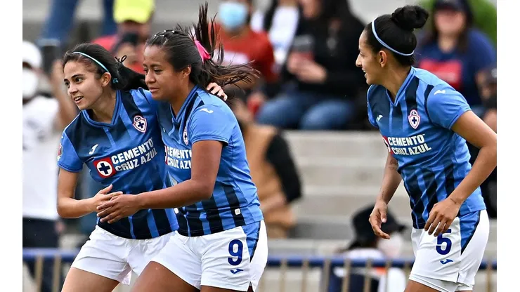 Dalia Molina firmó el gol para el empate de Cruz Azul ante Pumas.