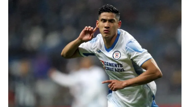 Uriel Antuna ya se estrenó como goleador de La Máquina