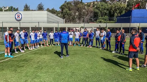 Durante la presentación de los refuerzos con el resto del plantel.