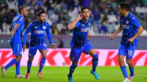 Uriel Antuna firmó un gol de antología para el triunfo de Cruz Azul.
