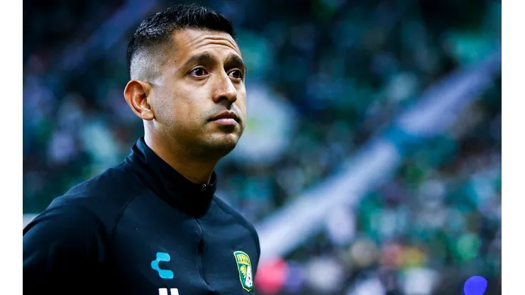 Elías fue convocado por su estratega Ariel Holan.