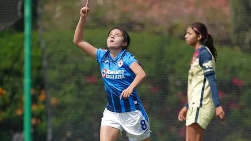 Dalia Molina festejó su gol con Cruz Azul ante América.
