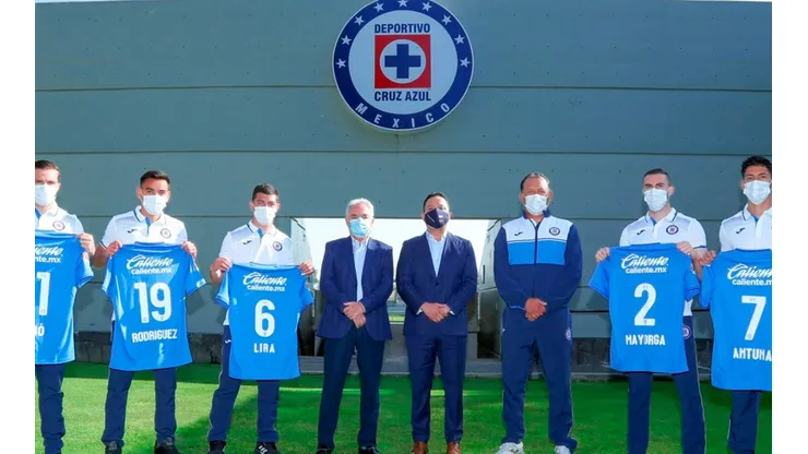 Cruz Azul registró a ocho refuerzos para el Clausura 2022; aquí los cinco primeros.