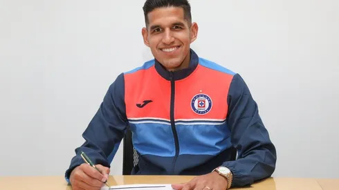 Luis Abram ya firmó su contrato con Cruz Azul.