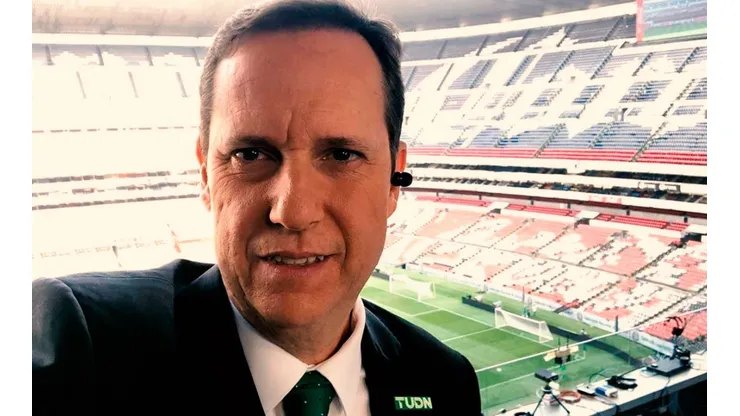 Paco Villa narraba los partidos de Cruz Azul en TUDN.