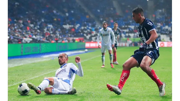 Luis Romo fue titular con Rayados ante Cruz Azul.