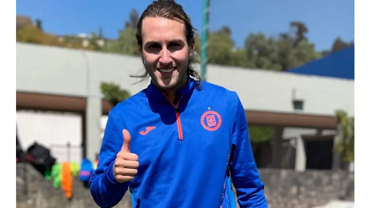 Santiago Giménez ya reportó en La Noria con Cruz Azul.