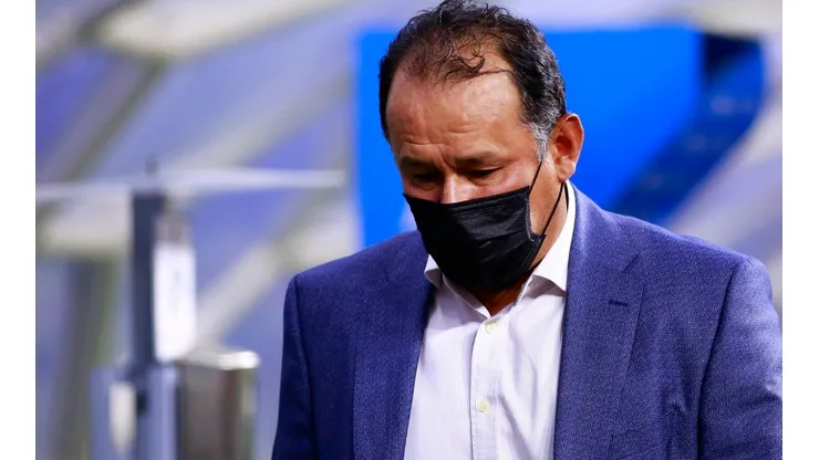 Juan Reynoso tendrá otra baja para el debut de Cruz Azul.