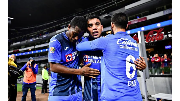 Se vale soñar con la décima: Cruz Azul triunfa y gusta en su debut