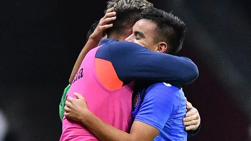 Charly Rodriguez festejó su primer gol en Cruz Azul con Sebastián Jurado.