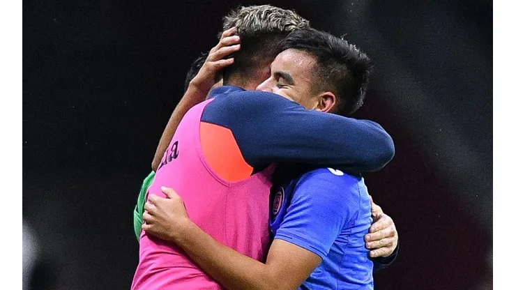 Charly Rodriguez festejó su primer gol en Cruz Azul con Sebastián Jurado.
