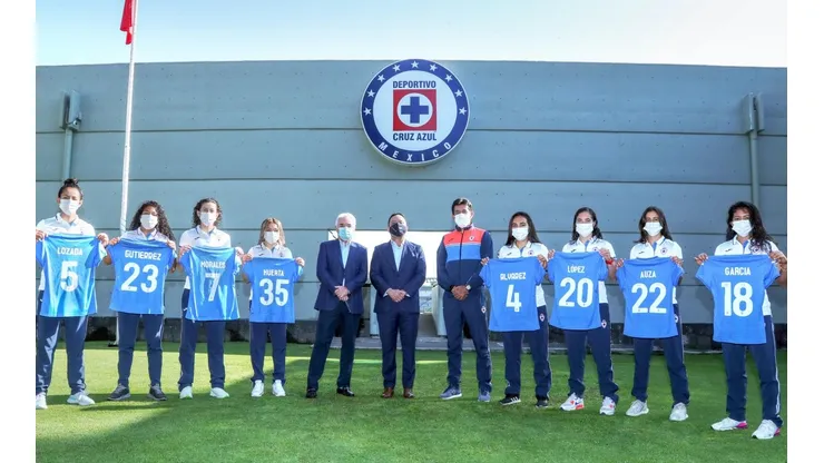 Cruz Azul presentó a sus ocho refuerzos para el Clausura 2022.