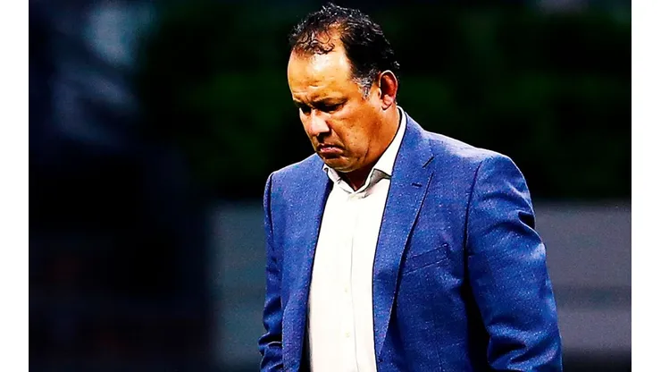 Juan Reynoso explicó las bajas en Cruz Azul.