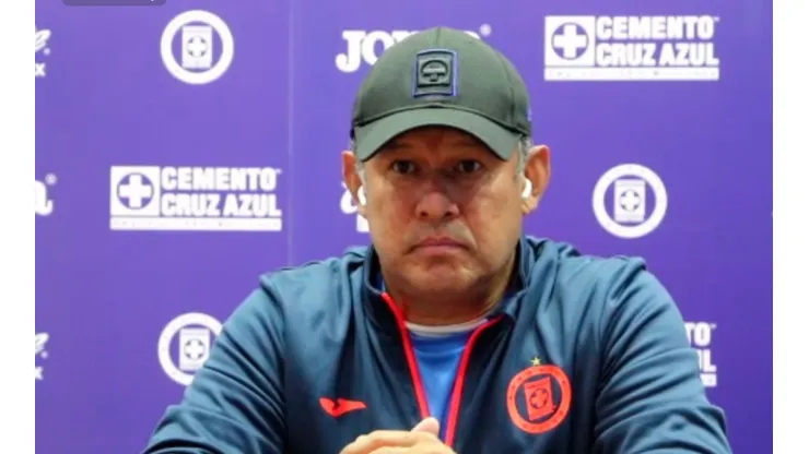 Juan Reynoso, en conferencia de prensa.
