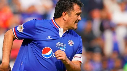 Carlos Hermosillo se manifestó contra la directiva de Cruz Azul.