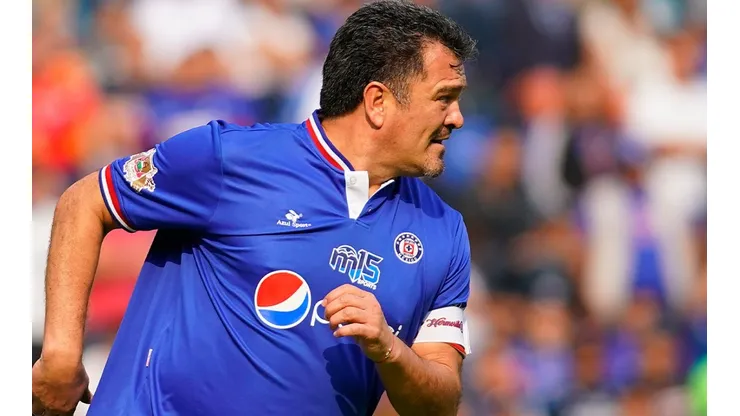 Carlos Hermosillo se manifestó contra la directiva de Cruz Azul.