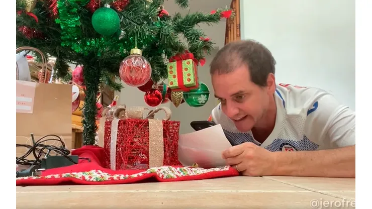Jero Freizas con la playera de Cruz Azul.