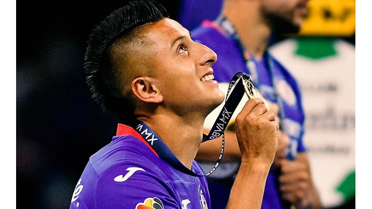 Roberto Alvarado se consagró como Campeón con Cruz Azul.