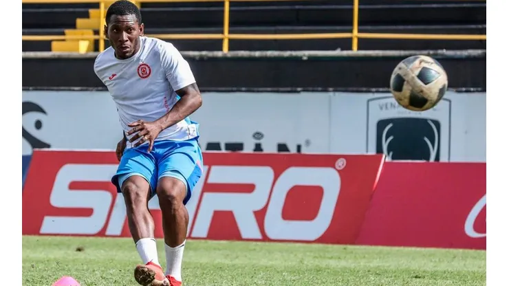 Bryan Angulo no se presentó a entrenar con Cruz Azul desde el domingo.
