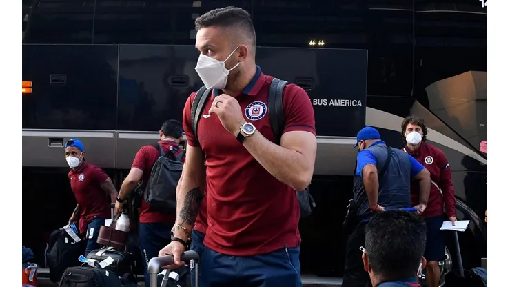 Jona quiere irse de Cruz Azul e interesa en dos ligas