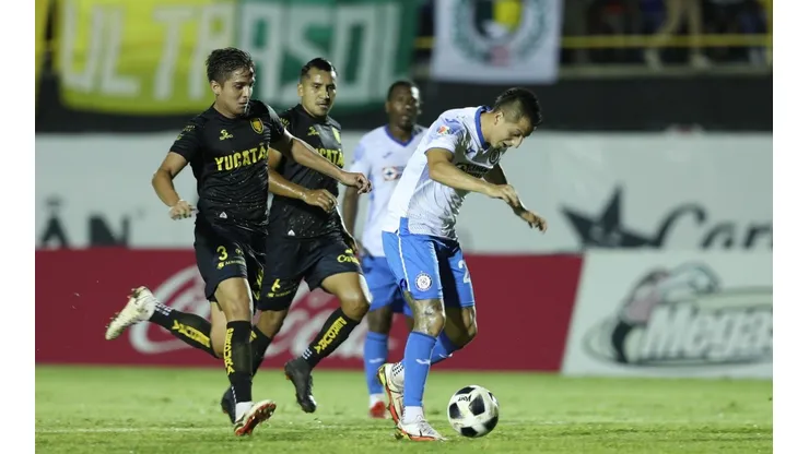 Roberto Alvarado jugó con Cruz Azul ante Venados.