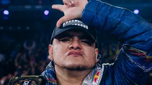 Aczino, freestyler mexicano y aficionado de Cruz Azul.