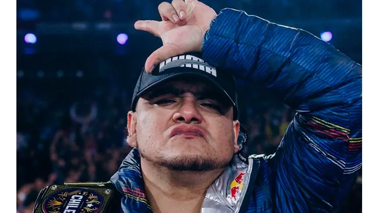 Aczino, freestyler mexicano y aficionado de Cruz Azul.