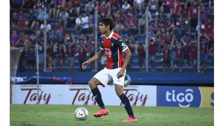 Aguilar desliza el nombre del posible nuevo central de Cruz Azul